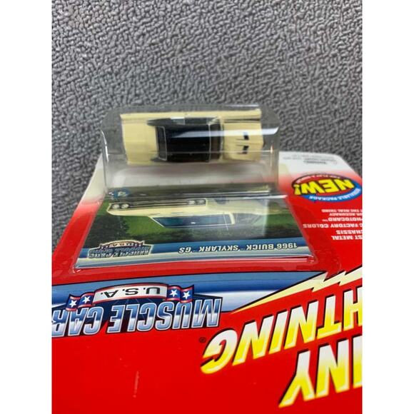 Johnny Lightning 1966 Buick Skylark GS Muscle Cars USA Diecast 1 64 New Casting - Picture 3 of 5